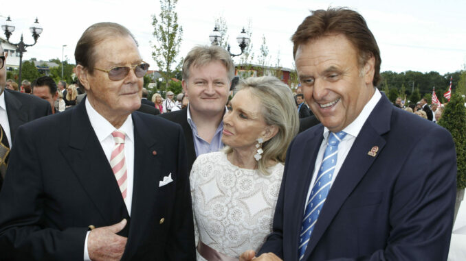 Sir Roger Moore, James Bond Actor dies at Age 89